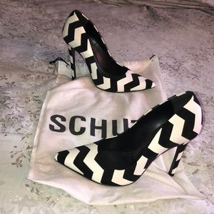 Schutz Black/White Zig Zag pumps!!
